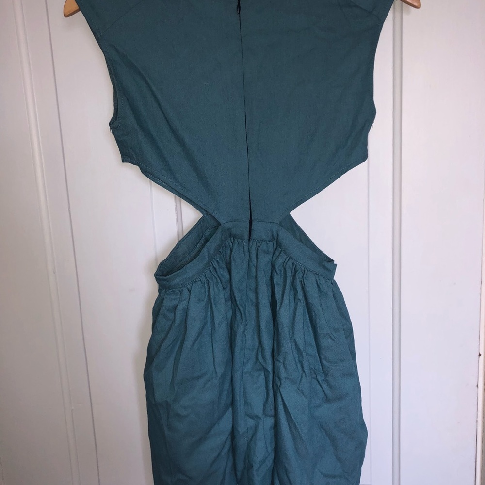 Tobi Dress - Picture 3 of 3